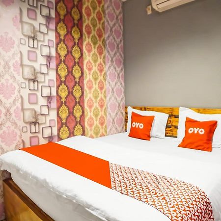 Oyo 990 Stadion Residence Syariah Medan Luaran gambar