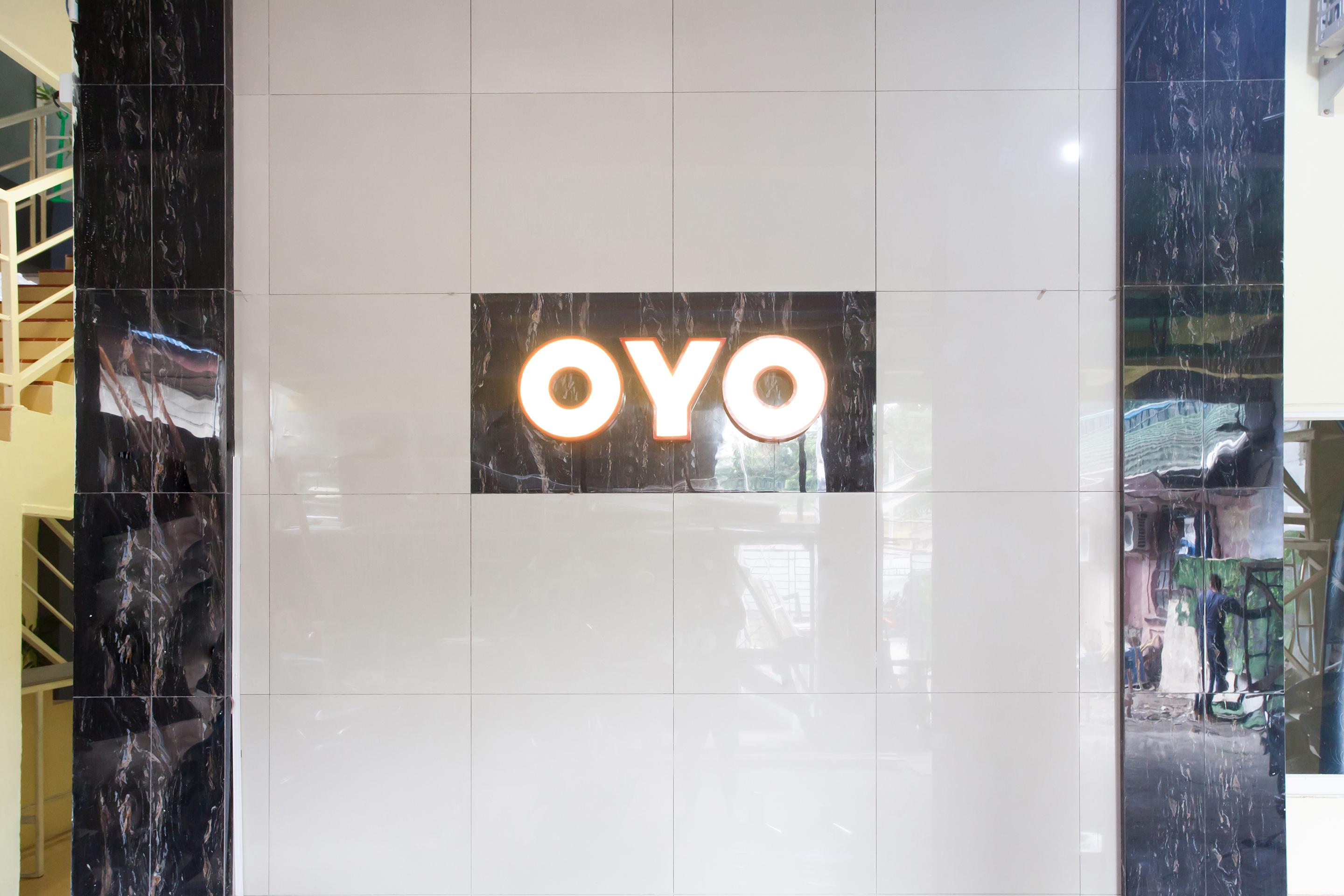 Oyo 990 Stadion Residence Syariah Medan Luaran gambar