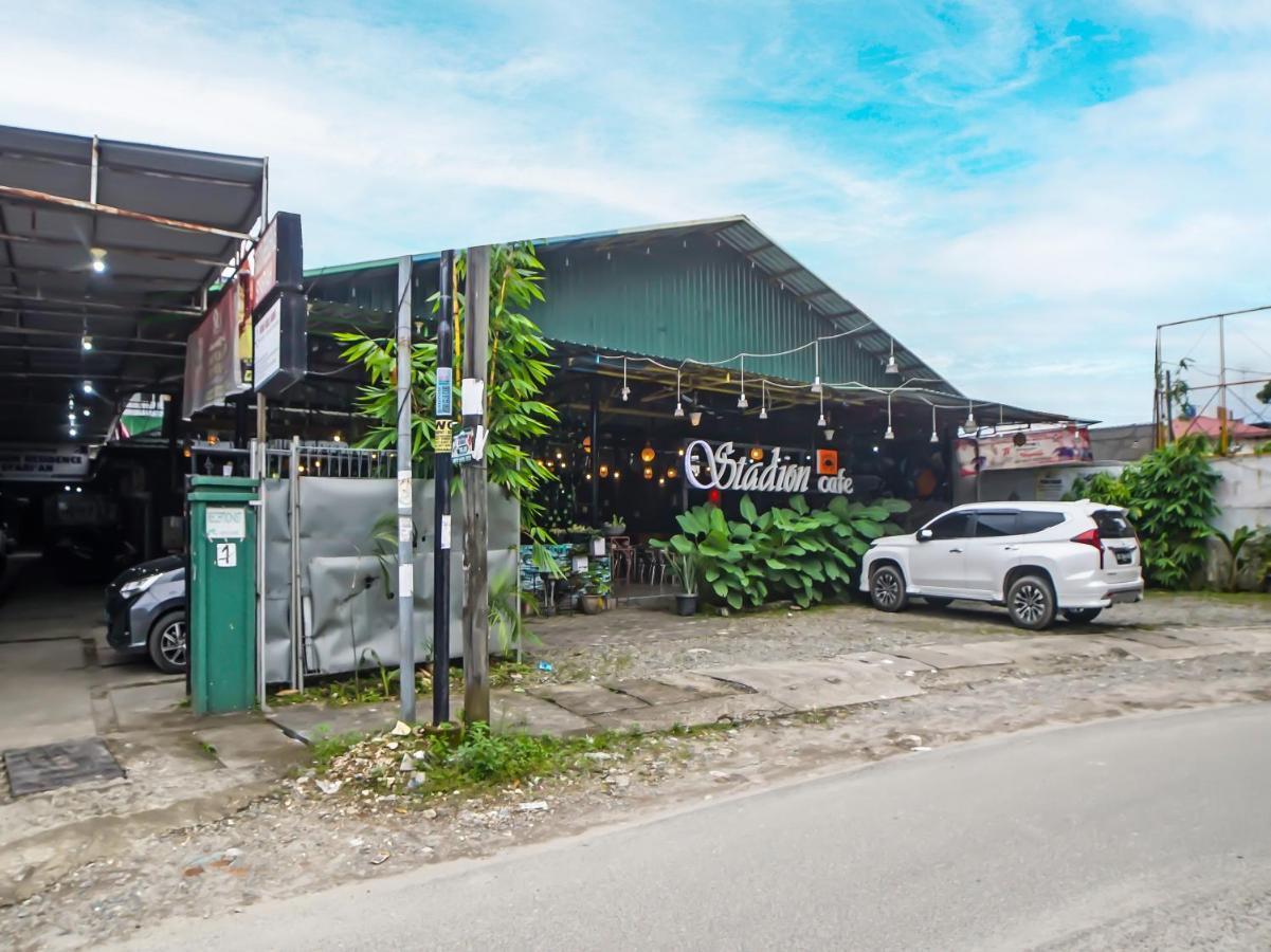 Oyo 990 Stadion Residence Syariah Medan Luaran gambar