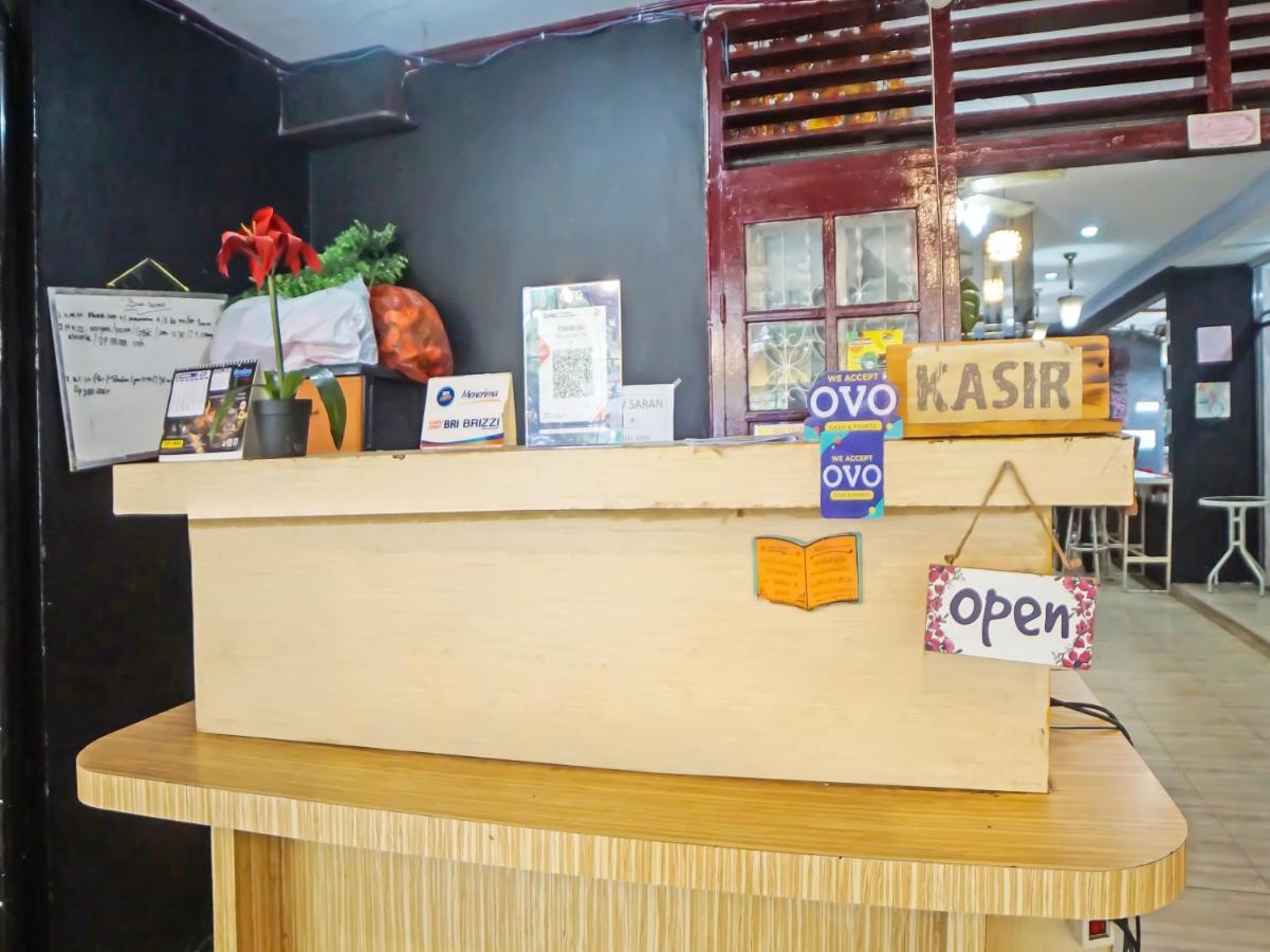 Oyo 990 Stadion Residence Syariah Medan Luaran gambar
