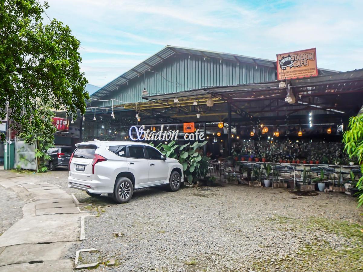 Oyo 990 Stadion Residence Syariah Medan Luaran gambar