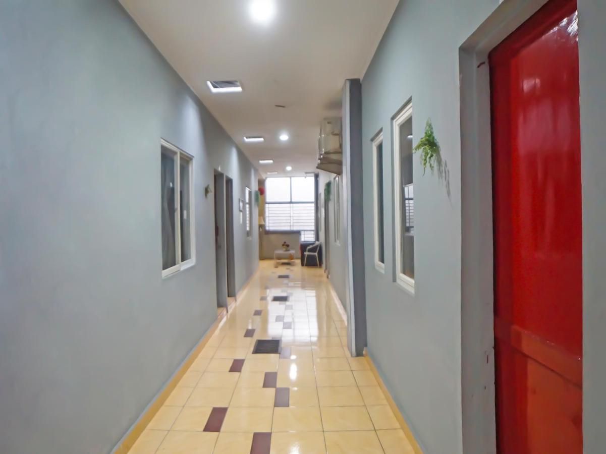 Oyo 990 Stadion Residence Syariah Medan Luaran gambar