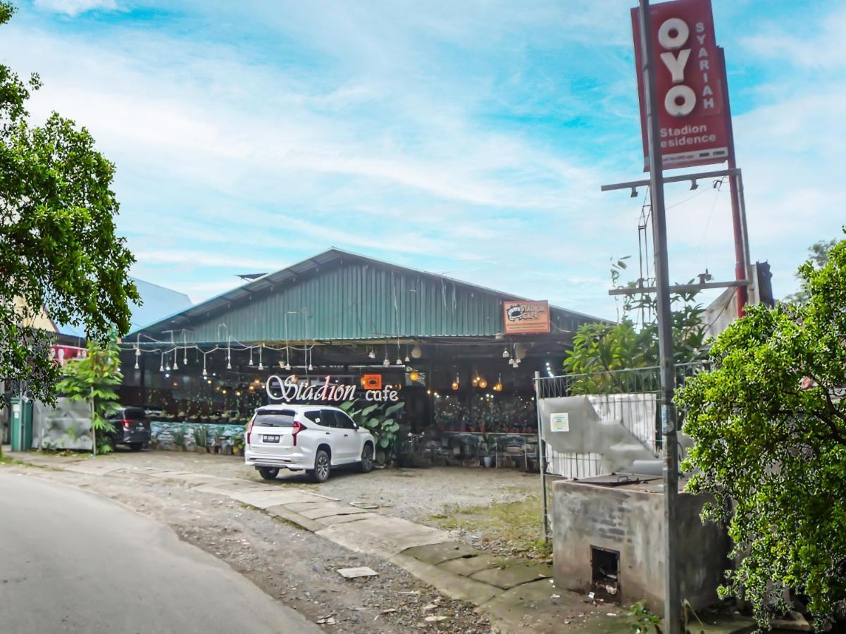 Oyo 990 Stadion Residence Syariah Medan Luaran gambar