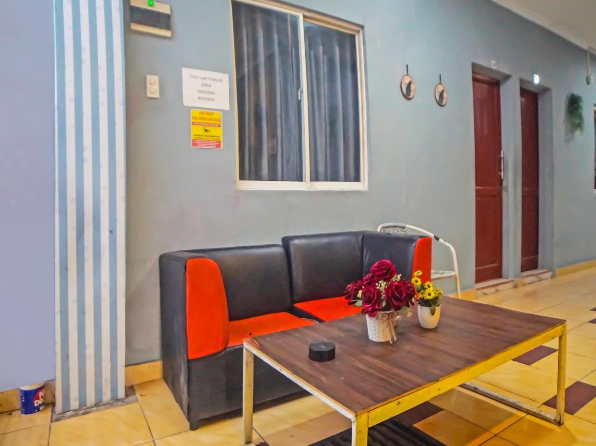 Oyo 990 Stadion Residence Syariah Medan Luaran gambar