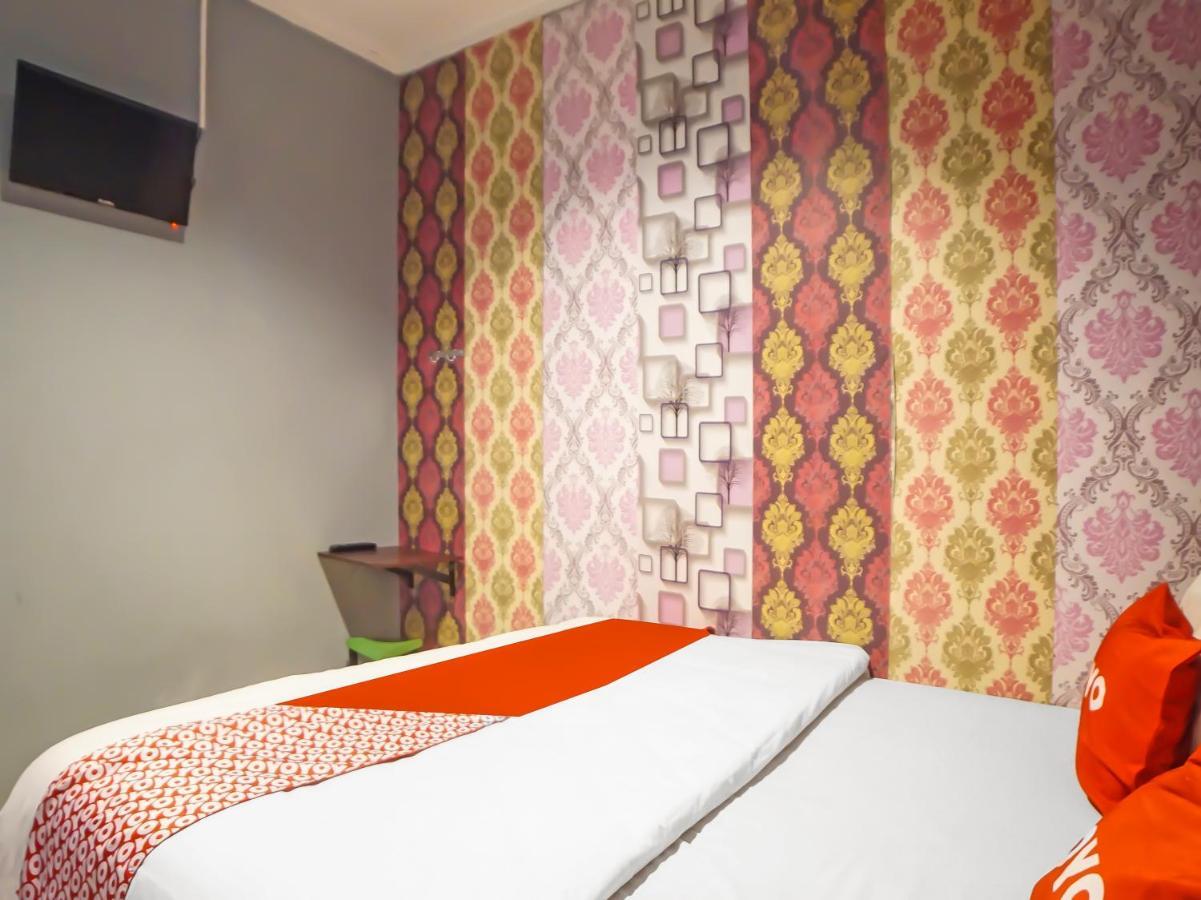 Oyo 990 Stadion Residence Syariah Medan Luaran gambar