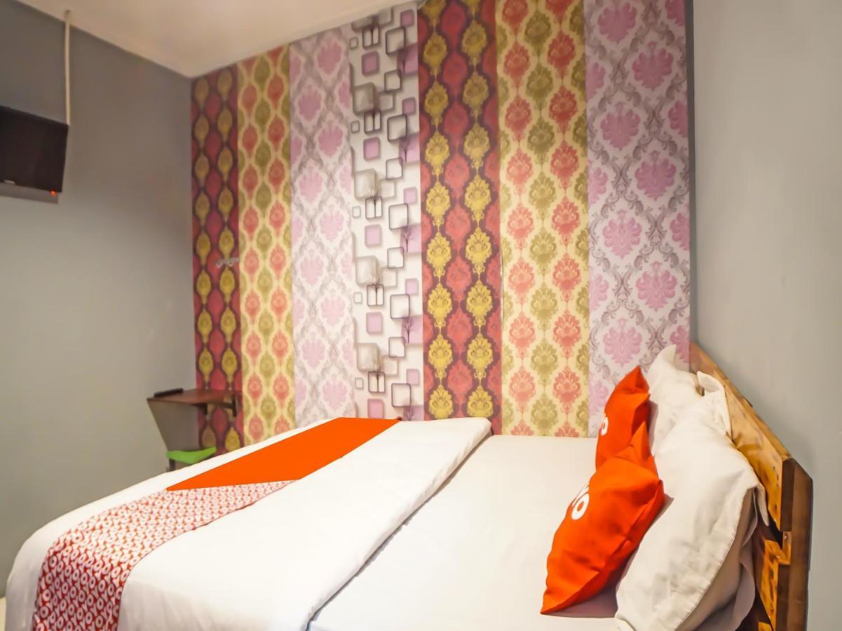 Oyo 990 Stadion Residence Syariah Medan Luaran gambar