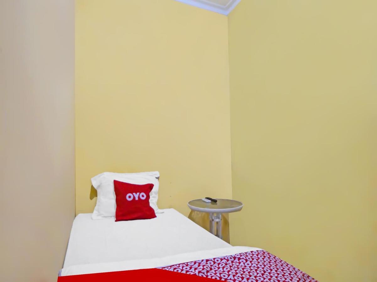 Oyo 990 Stadion Residence Syariah Medan Luaran gambar
