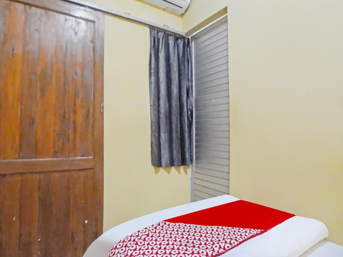 Oyo 990 Stadion Residence Syariah Medan Luaran gambar