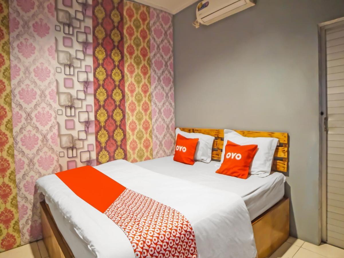 Oyo 990 Stadion Residence Syariah Medan Luaran gambar