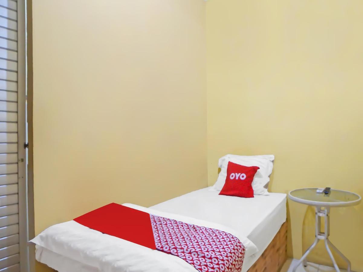 Oyo 990 Stadion Residence Syariah Medan Luaran gambar