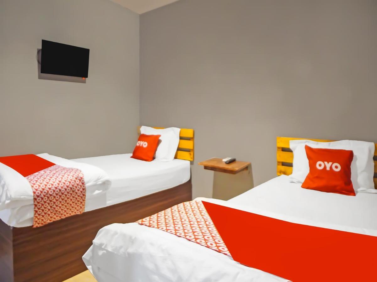 Oyo 990 Stadion Residence Syariah Medan Luaran gambar